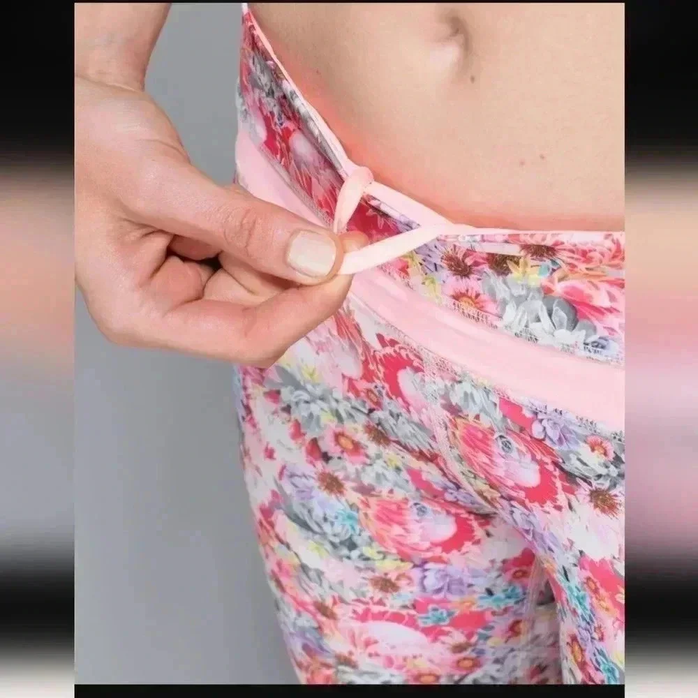 Lululemon Run: Inspire Crop II *All Luxtreme Flowabunga Mini Multi / Bleached Co